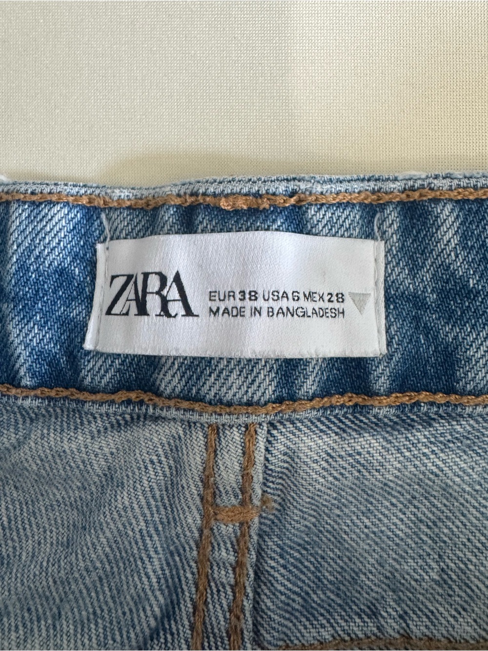 Zara Distressed Straight Leg Mom Jeans Light Wash Denim Size 6 - Picture 4 of 8
